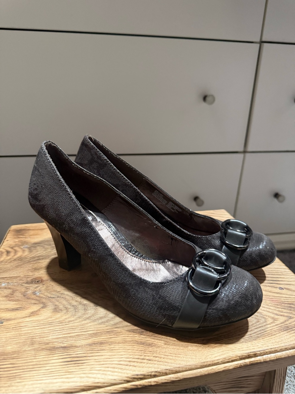 Women's Black Textured Mid-Heel Pumps with Decorative Buckle